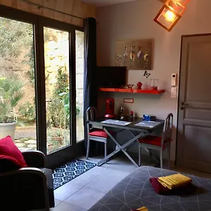 https://chambre-sur-jardin-secret.aixenprovencehotels.org