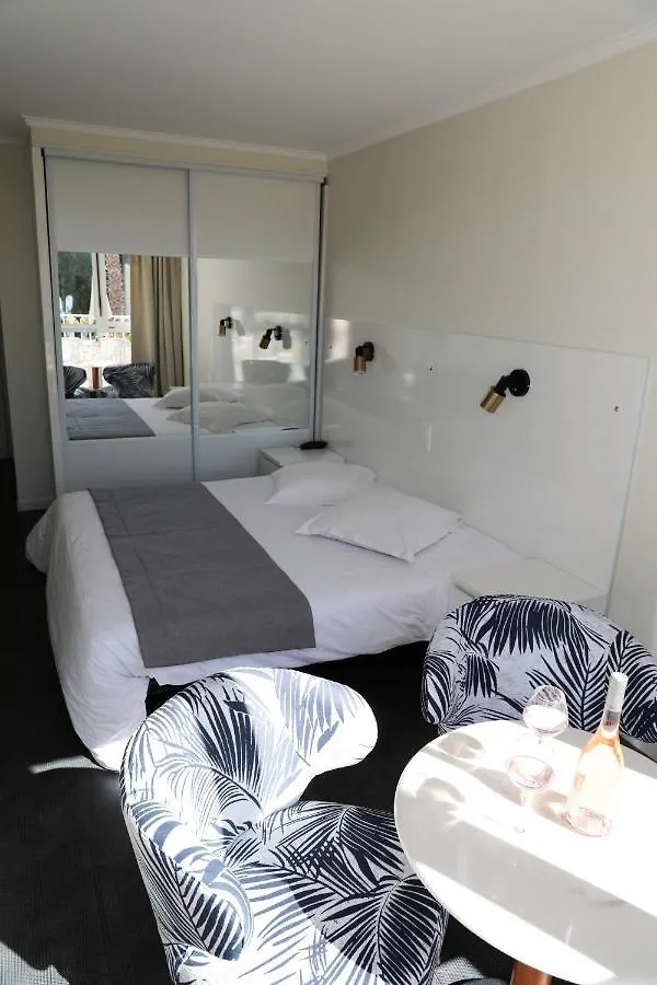 Hotel Les Alcyons Le Lavandou 4*,
